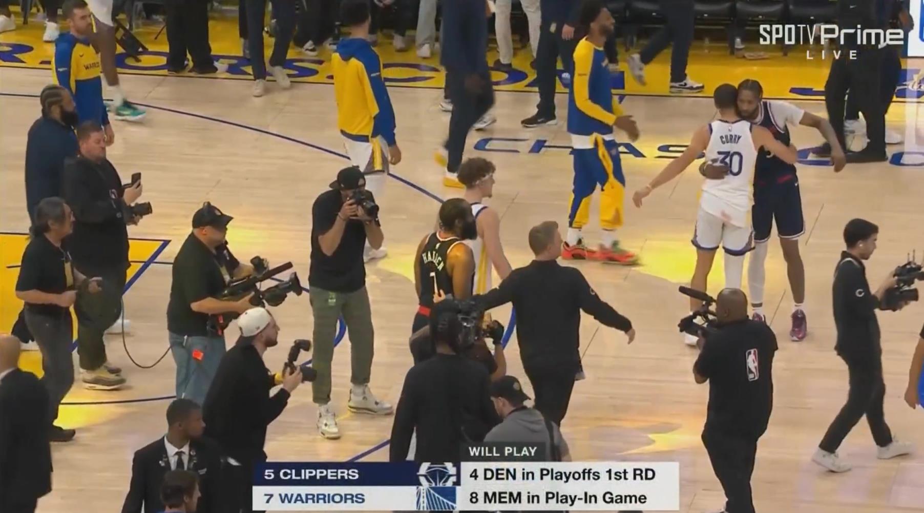 加時(shí)賽12分無(wú)解表現(xiàn)率隊(duì)獲勝！哈登賽后臉上笑容藏不住呀