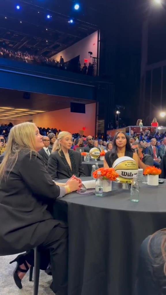 今天這穿搭，差點(diǎn)沒認(rèn)出來！佩奇-布克斯當(dāng)選WNBA狀元后十分淡定