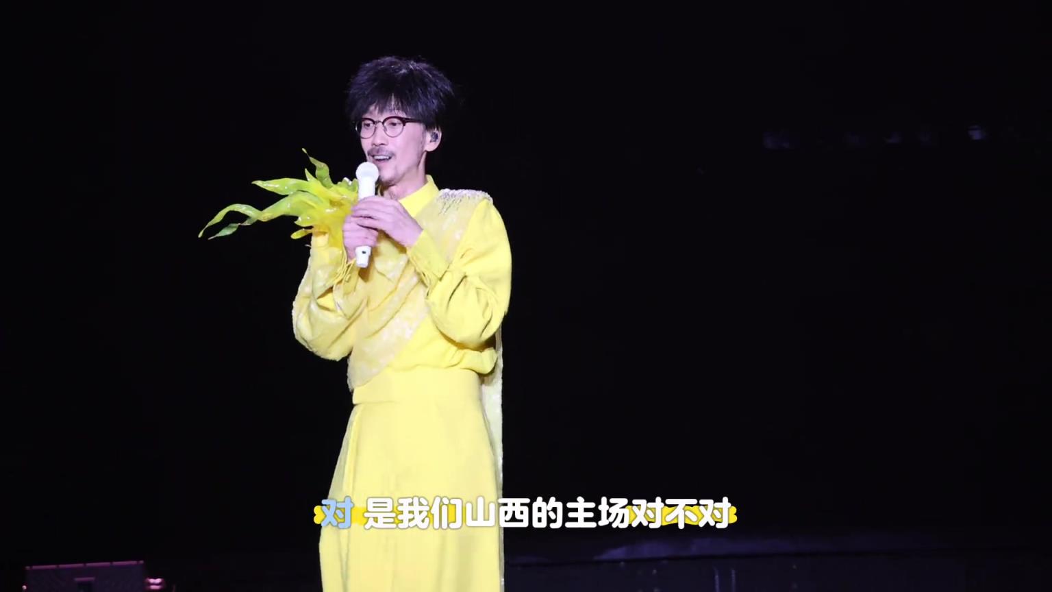 山西鬧他！周傳雄太原演唱會(huì)現(xiàn)場(chǎng)帶領(lǐng)歌迷為山西男籃加油助威