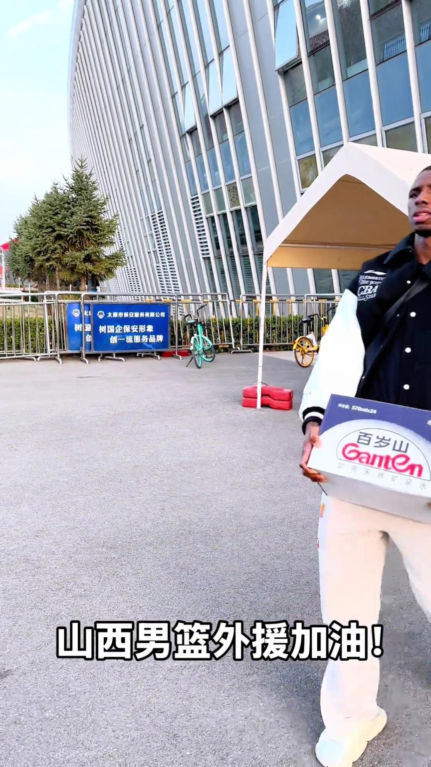 不是！你們山西外援合同還包括搬水的？