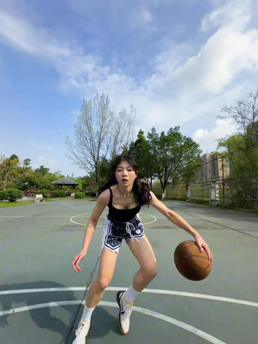 看著有點(diǎn)實(shí)力，敢背打我不？